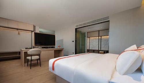 Suite with Mountain View