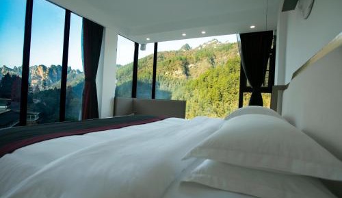 Suite with Mountain View