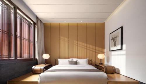 Courtyard Room