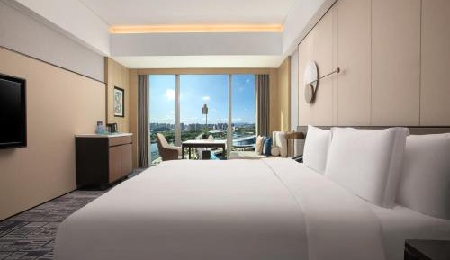 Standard King Room with Lake View