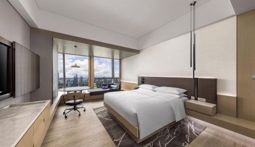Deluxe King Room with City View