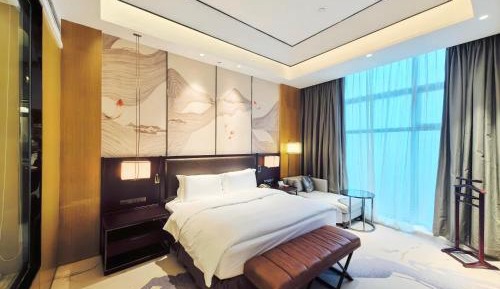 One-Bedroom King Suite with Park View