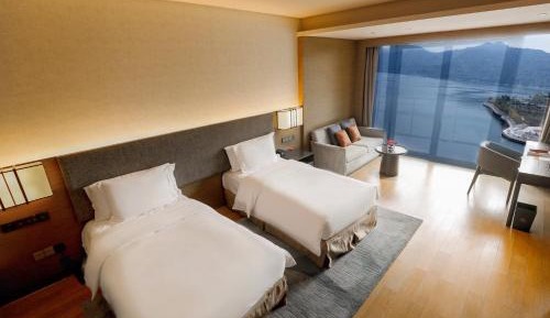 Intercontinental Lake View