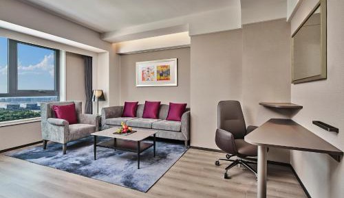 One-Bedroom Suite Lounge Access