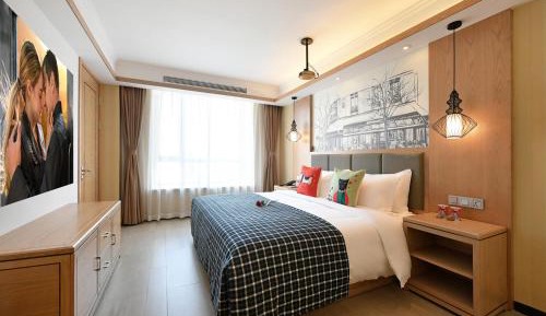 Suite with Movie