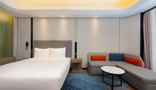 Standard King Room with City View