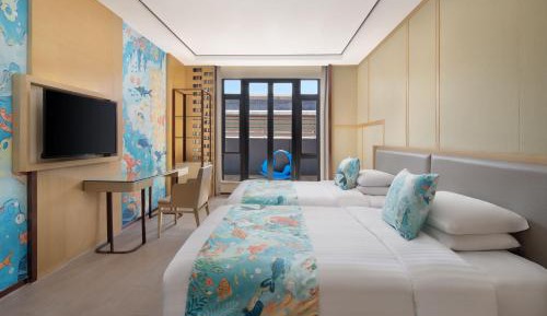 Premier Double Room with Two Double Beds and Balcony 2