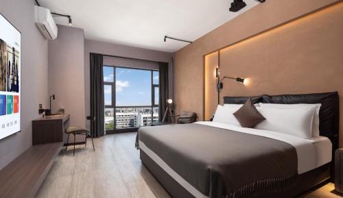 Industry City View King Room (Giant screen projection + iQIYI VIP)