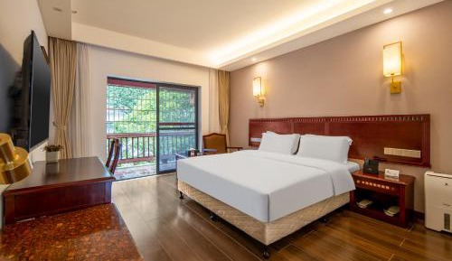 Queen Room with Balcony