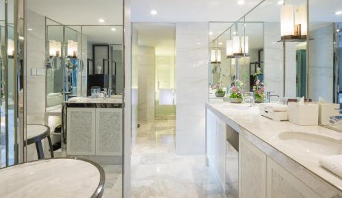 Jinling Tower Deluxe Executive Suite