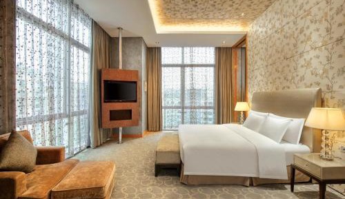 Junior King Suite with Lounge Access