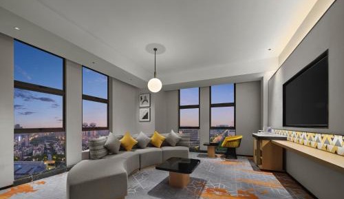 Deluxe King Suite