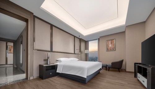 Two-Bedroom Suite with Bathtub and Living Area