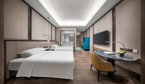 Standard Twin Room with Bathtub and City View