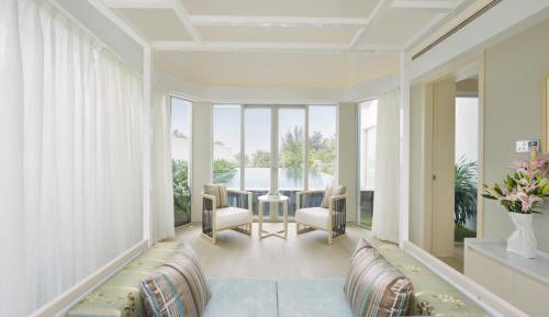 Borderless swimming pool standalone villa (Guest who stay more than 2 nights, will get once seafood buffet dinner for two at Sea BlueRestaurant）