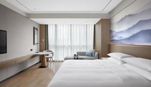 Deluxe King, City view