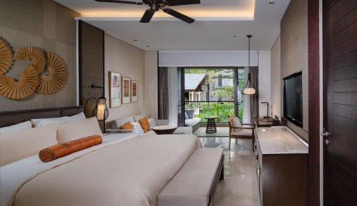 Deluxe Garden View Queen Room