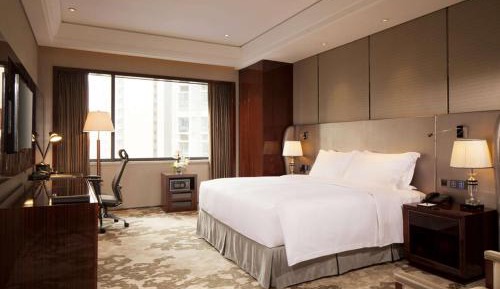 King Room with Roll-In Shower - Disability Access