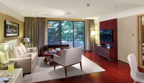 One-Bedroom Apartment with Balcony