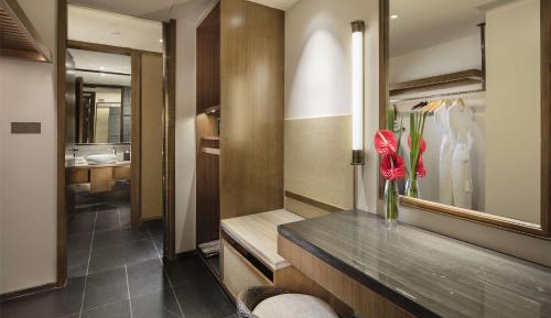 One-Bedroom King Suite