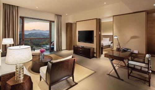 Executive Twin Room with Mountain View