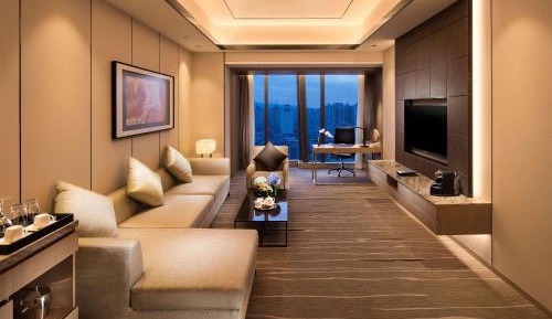 Deluxe King Suite - Lounge Access