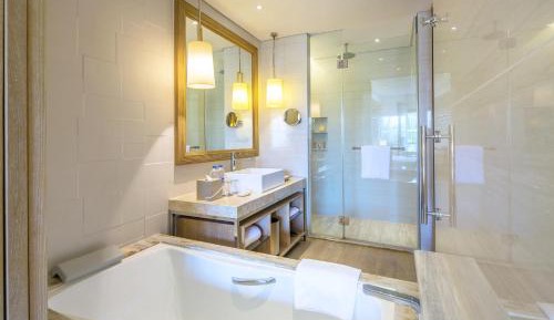 Deluxe Sea View Suite