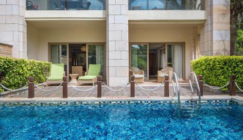 Grand Pool Access Twin Room