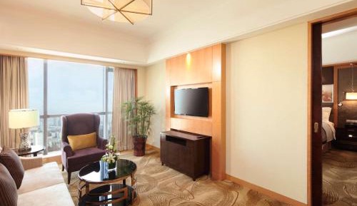 One-Bedroom King Suite - Lounge Access
