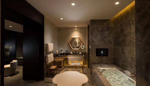 Hutong Courtyard Suite