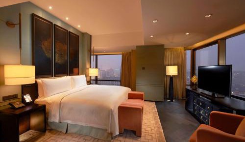 Premier King Suite