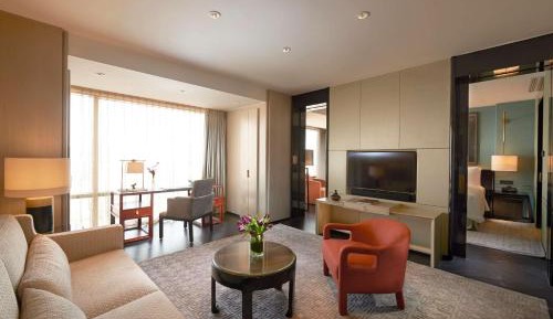 Deluxe King Suite