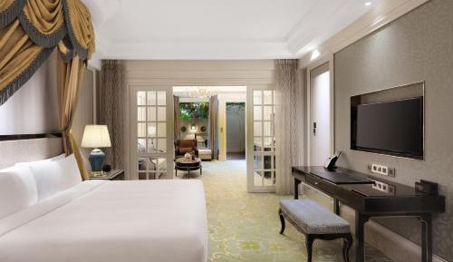 One-Bedroom Suite with Courtyard View
