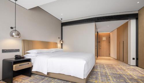Deluxe King Bed Room