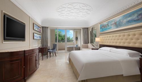 Standard King Room with Garden View