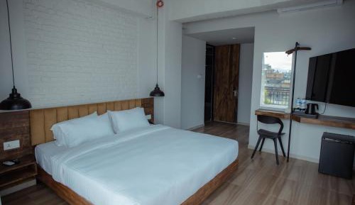 Deluxe King Room