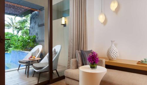 Premium King Room with Pool
