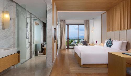 Premium King Room with Ocean View