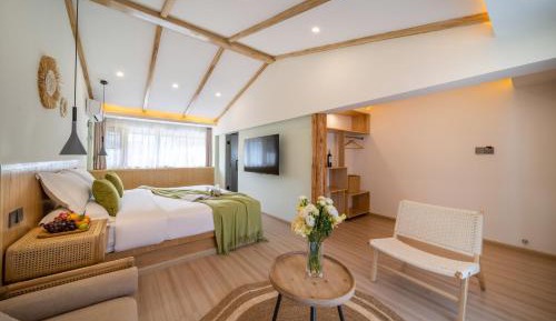 Queen Room with Garden View