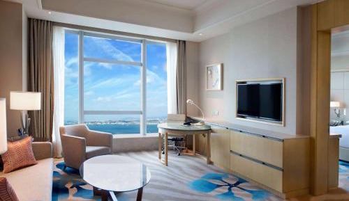 Deluxe King Suite with Sea View
