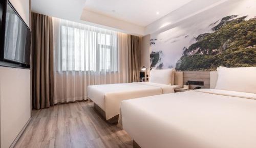 Deluxe Suite 
