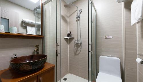 Deluxe Double Room with Shower