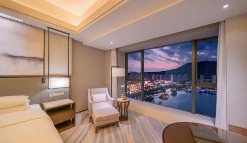 Superior Lake View King Room