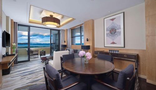 Deluxe King Suite
