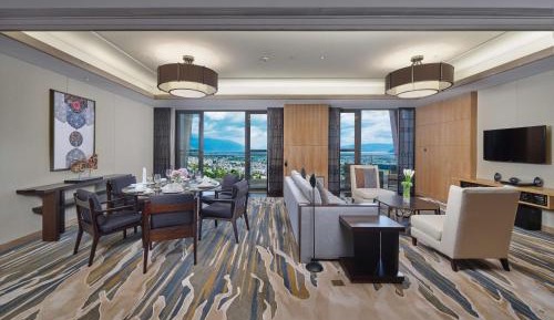 Premier King Suite