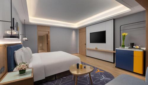 One-Bedroom King Suite with Living Area