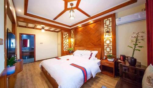 Superior King Room with Mountain View