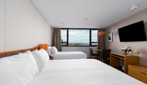 Deluxe Corner Room