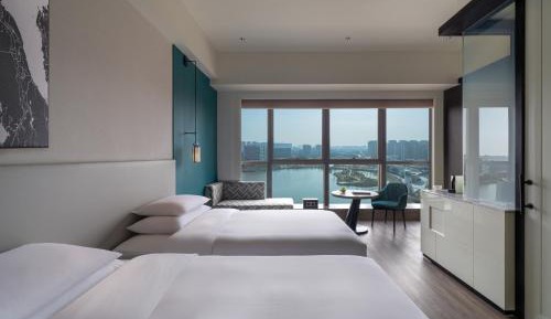 Twin Room with Lake View - Pet Friendly