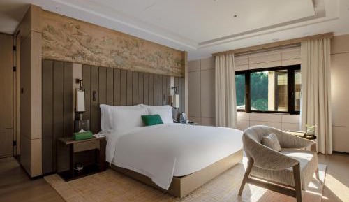 Ming Yan Viewing Suite